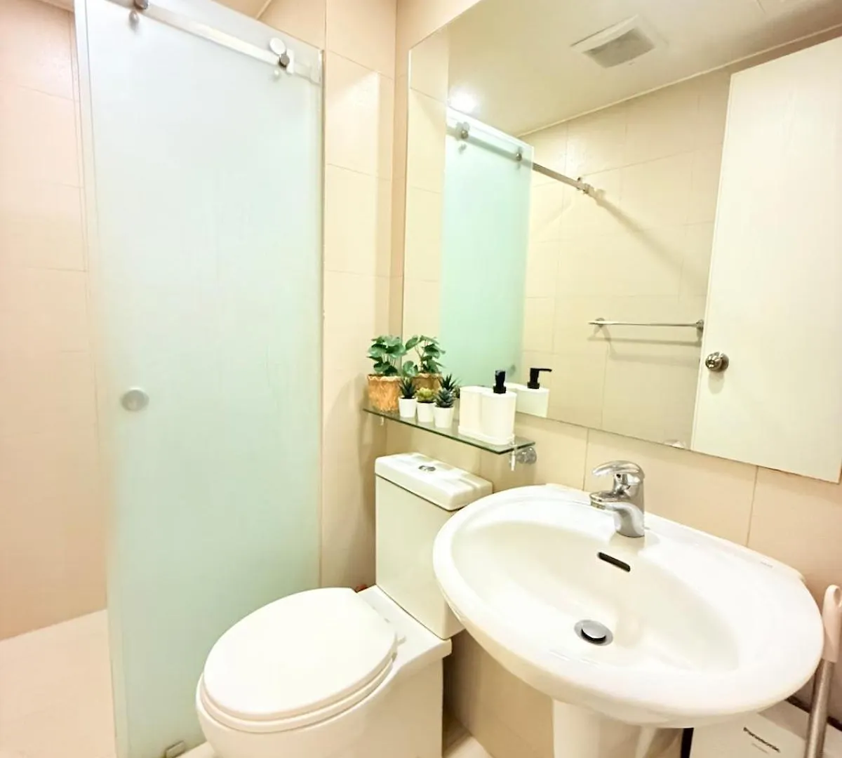 Scape By Aire Azure South Apartment Manila