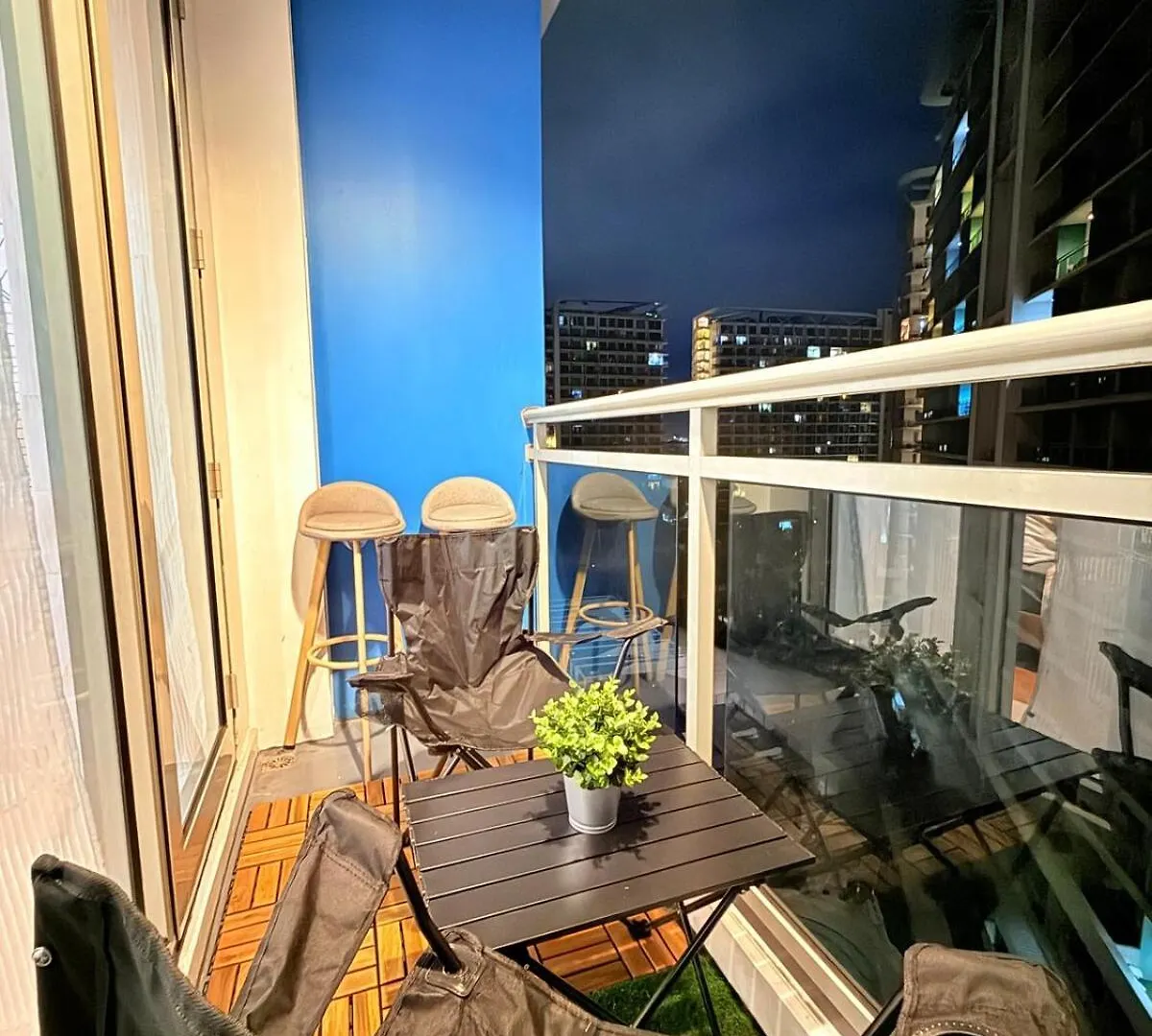 Scape By Aire Azure South Apartment Manila